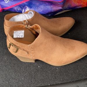 American eagle size 8 ankle booties